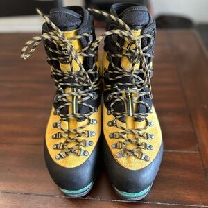 Size 42.5 (Men’s 9.5 / Women’s 10.5) La Sportiva Nepal EVO GTX (Gore-Tex) Boots